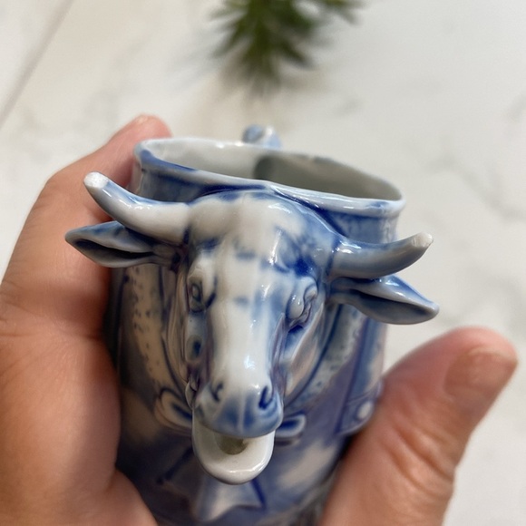 Vintage antique Schafer & Vator porcelain cow creamer Blue white comical dress - Picture 8 of 8